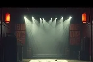 《霓虹尽头的信》封面：雨夜街角与一封湿透的信
